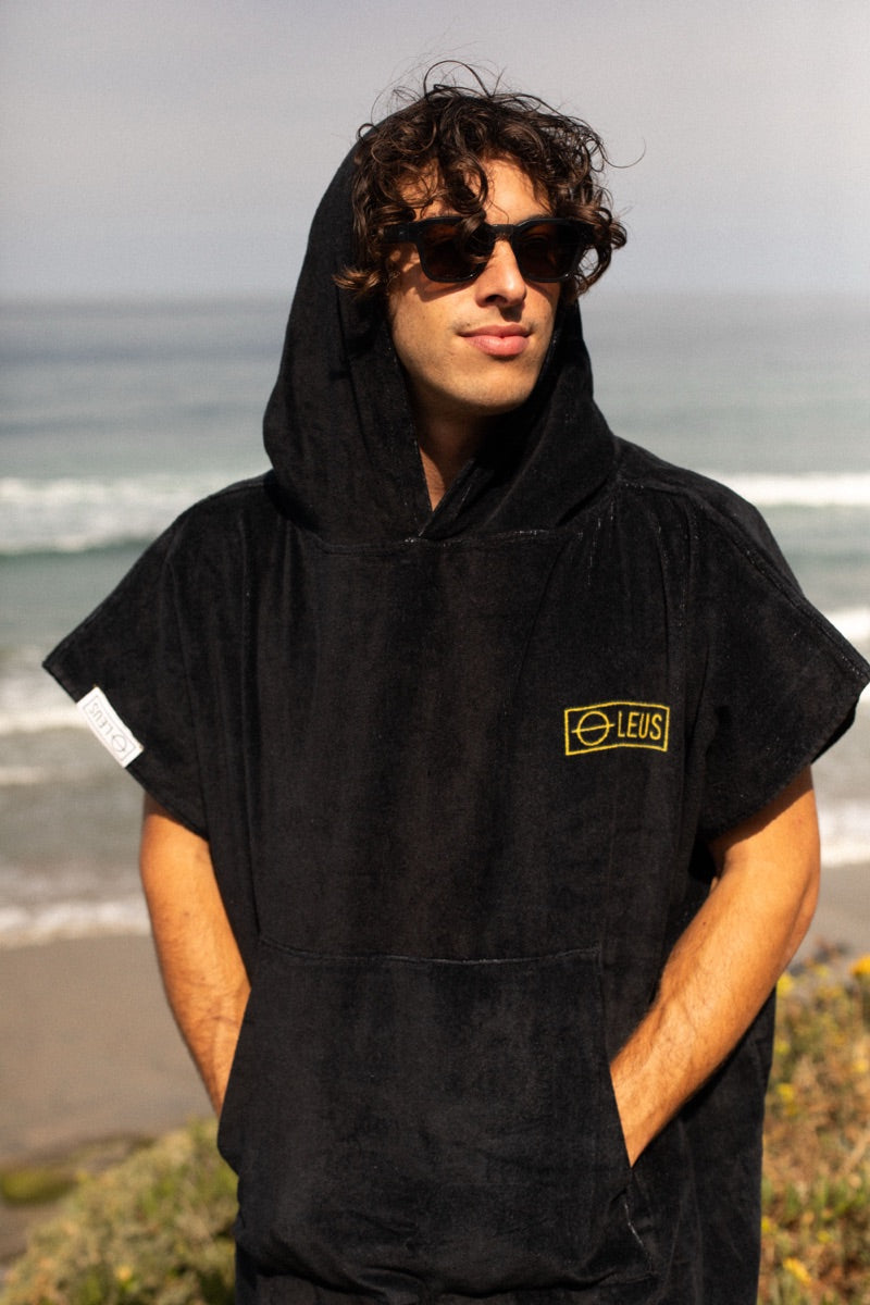 LEUS poncho lifestyle